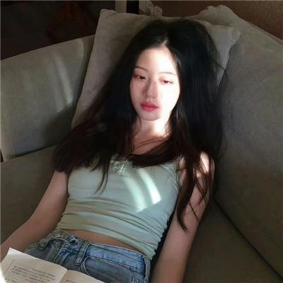 年轻女人